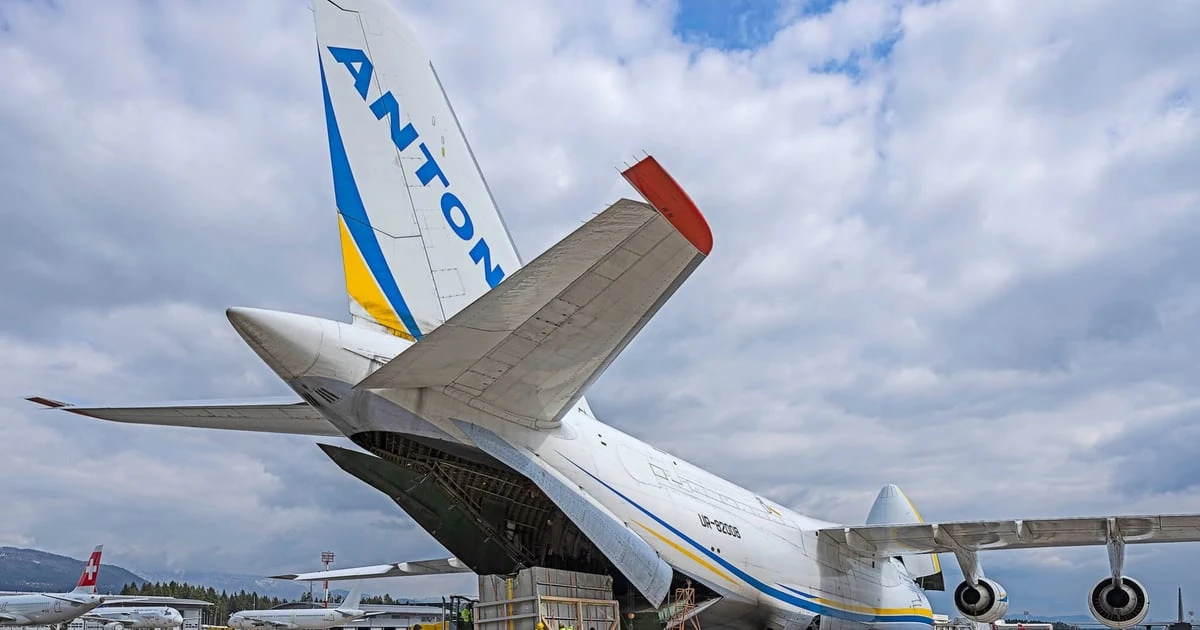 Український літак Ан-124 в аеропорту Лейпцига