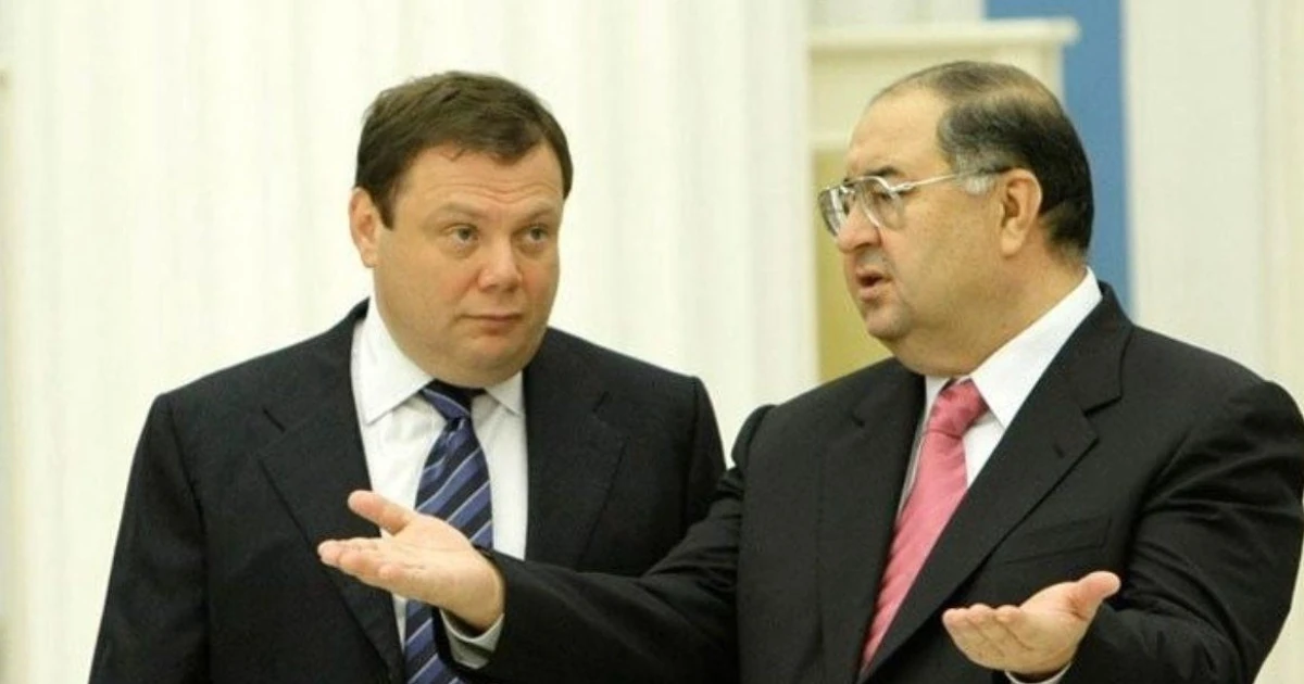 Прапор Латвії та ЄС на тлі символіки санкційного рішення